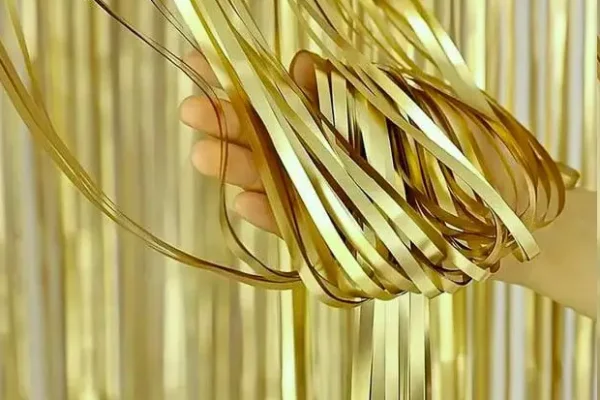 Фольгированные шторки: тренды в фотозонах 2025